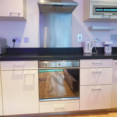 80S Retro 1Bed Studio Serviced Apartment Canary Wharf Perfect For Solo & Couple Travellers Londres Extérieur photo
