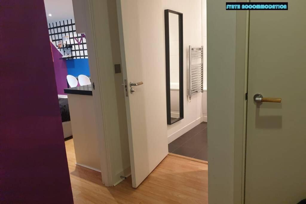 80S Retro 1Bed Studio Serviced Apartment Canary Wharf Perfect For Solo & Couple Travellers Londres Extérieur photo
