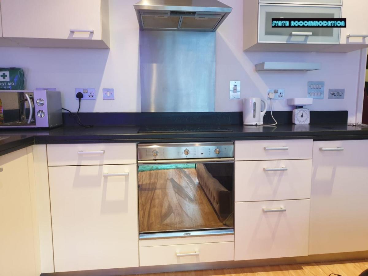 80S Retro 1Bed Studio Serviced Apartment Canary Wharf Perfect For Solo & Couple Travellers Londres Extérieur photo