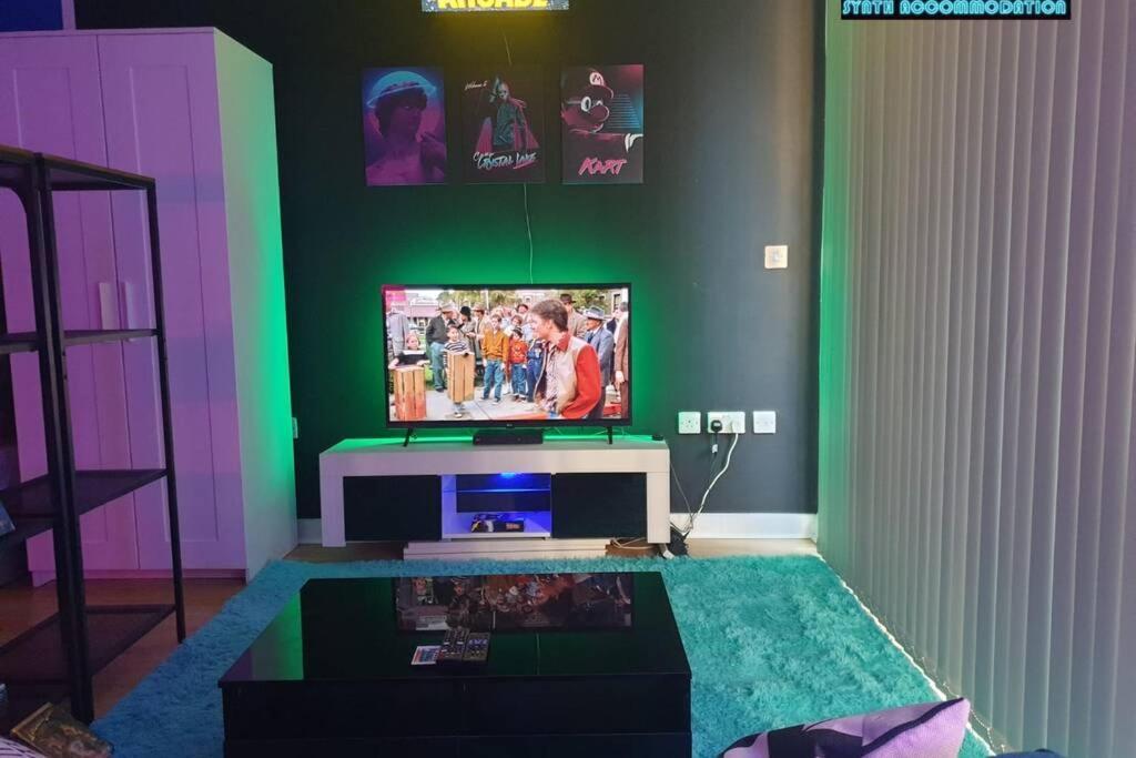 80S Retro 1Bed Studio Serviced Apartment Canary Wharf Perfect For Solo & Couple Travellers Londres Extérieur photo