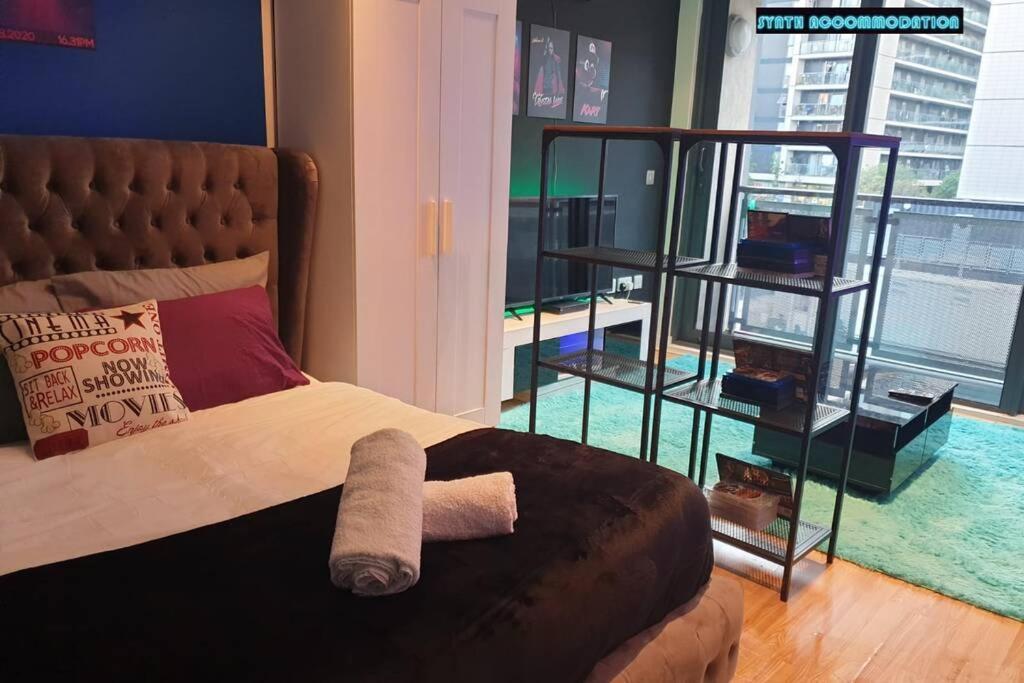 80S Retro 1Bed Studio Serviced Apartment Canary Wharf Perfect For Solo & Couple Travellers Londres Extérieur photo