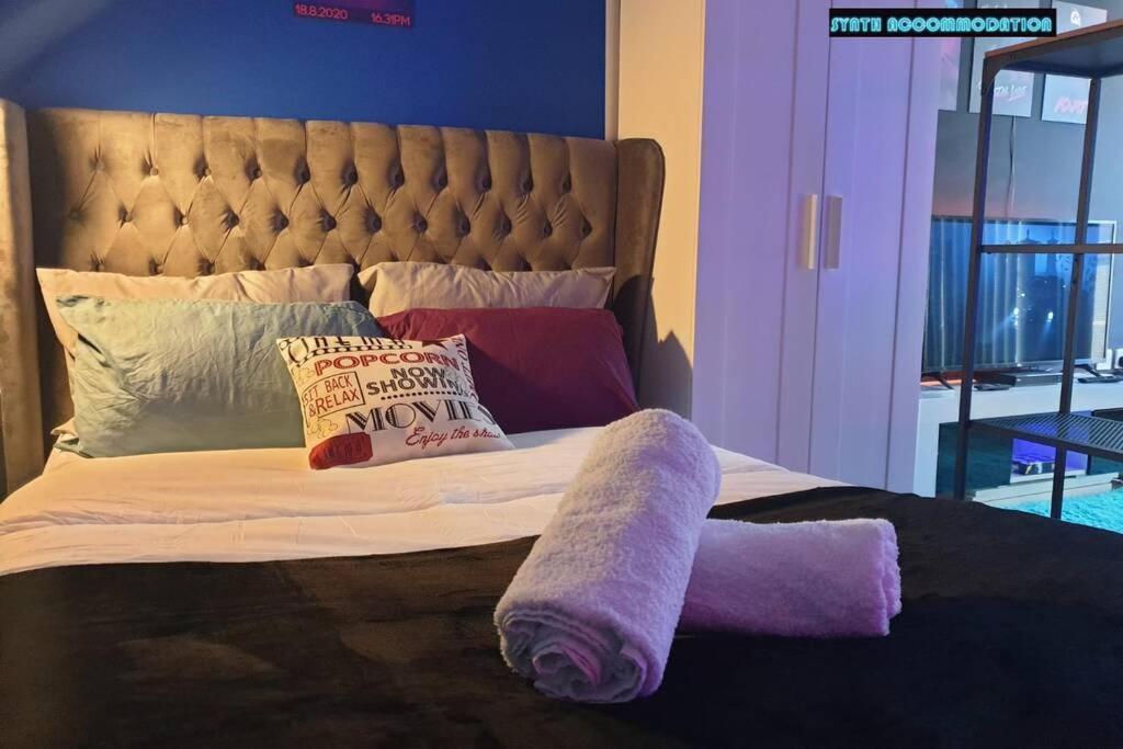 80S Retro 1Bed Studio Serviced Apartment Canary Wharf Perfect For Solo & Couple Travellers Londres Extérieur photo