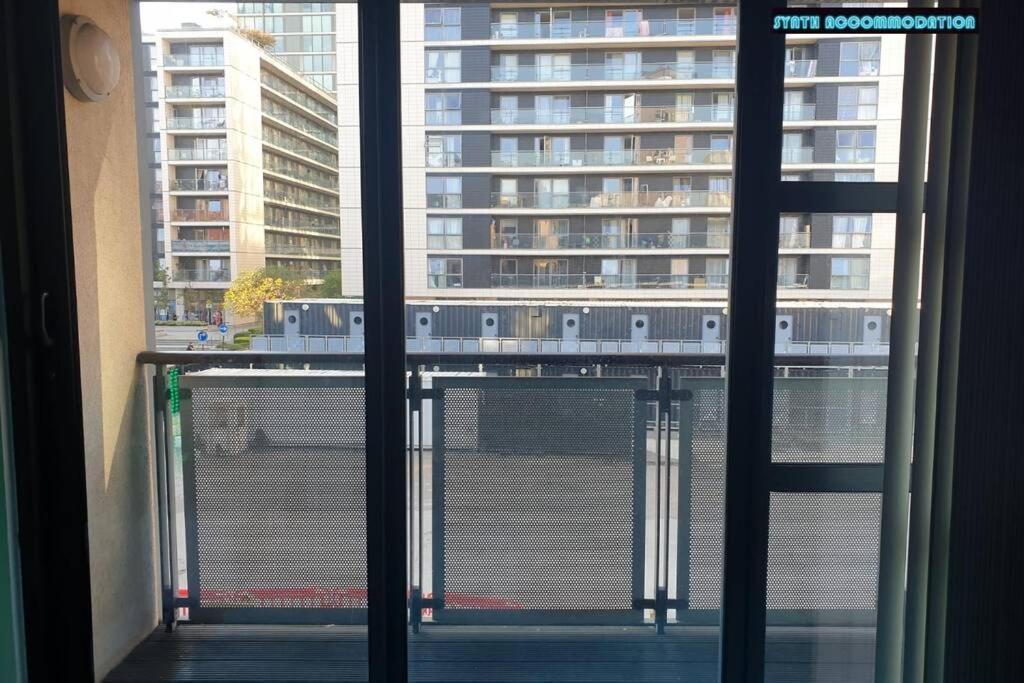 80S Retro 1Bed Studio Serviced Apartment Canary Wharf Perfect For Solo & Couple Travellers Londres Extérieur photo